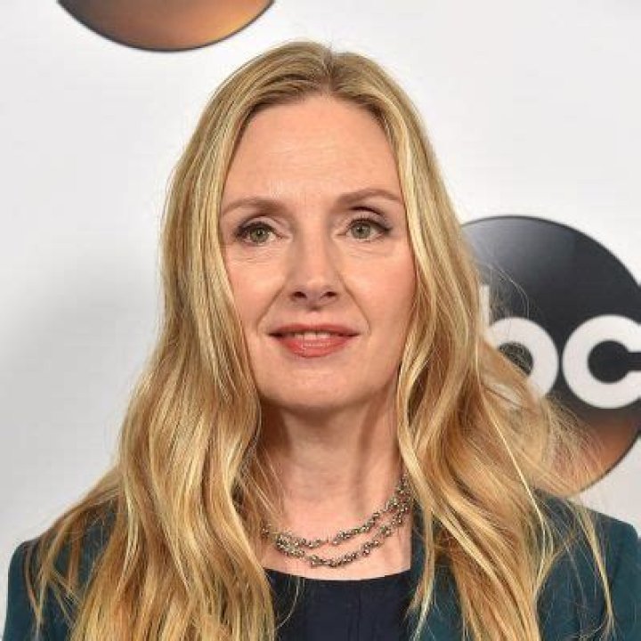 Hope Davis Net Worth