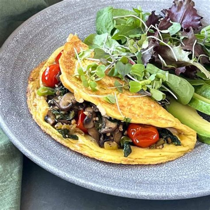Kiki Ordering Eggless Omelette.